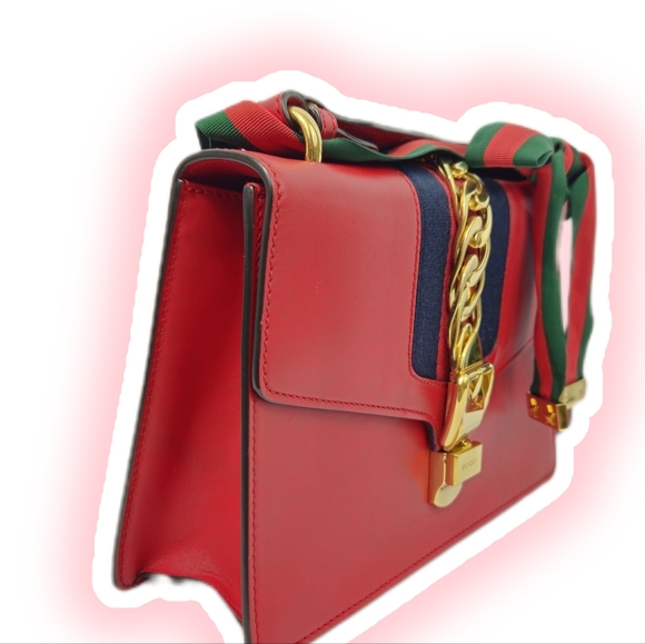✅️ SOLD ✅️ Gucci Calfskin Small Sylvie Shoulder Bag in Hibiscus Red - Picture 4 of 13